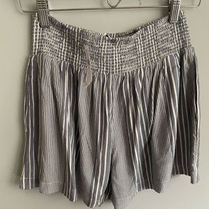 American eagle high-waisted short with smocked details.